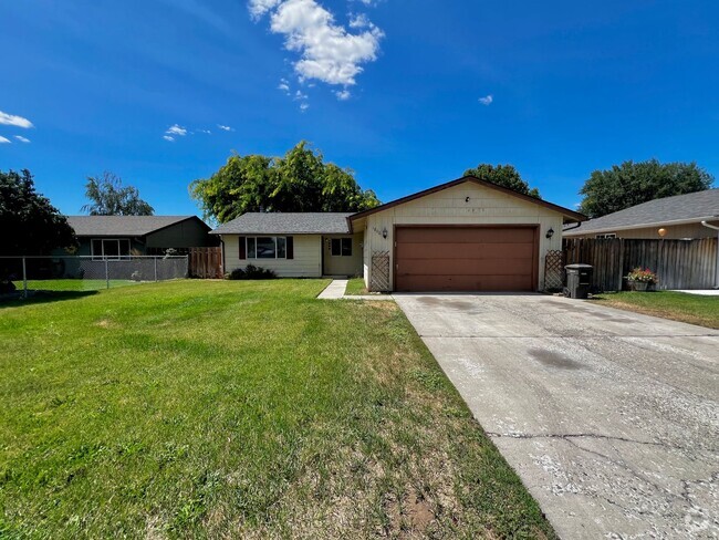 Building Photo - Move in special - $300 off first month's r... Rental