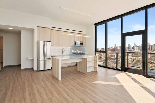 Photo - 533 S Damen Ave