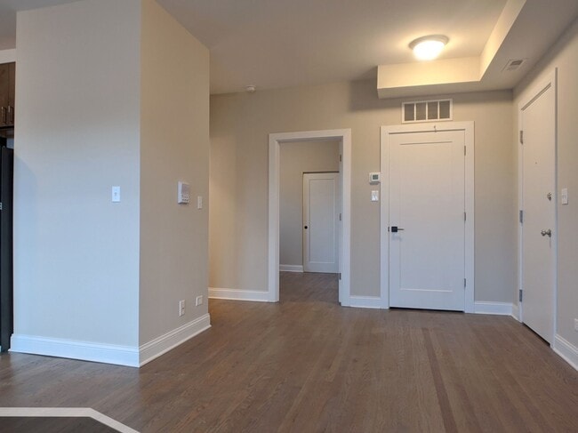 Photo - 3407 W Fullerton Ave Unidad 3D