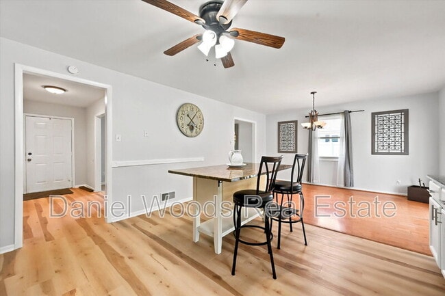 Photo - 409 Dutton St