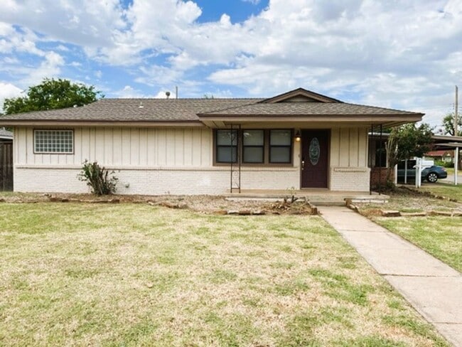 Building Photo - 107 NE 6th St