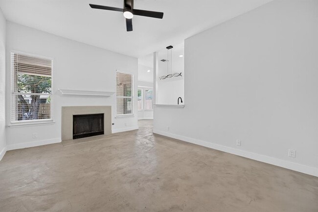 Photo - 14511 Oliphant St