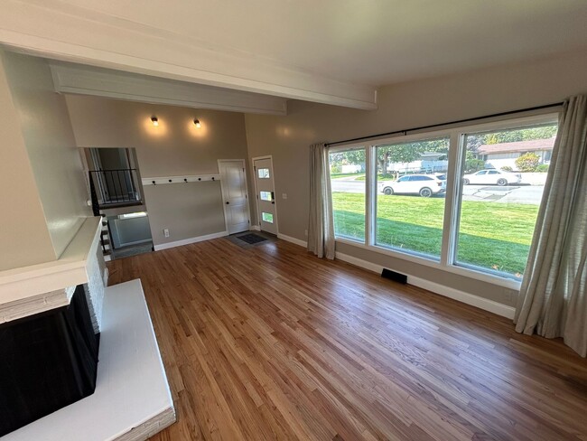 Building Photo - Beautiful 3 Bed, 1.5 Bath in Spokane! Rental