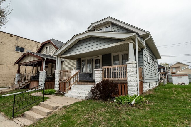 3 Bedroom Single Family Home in West Allis - 3 Bedroom Single Family Home in West Allis