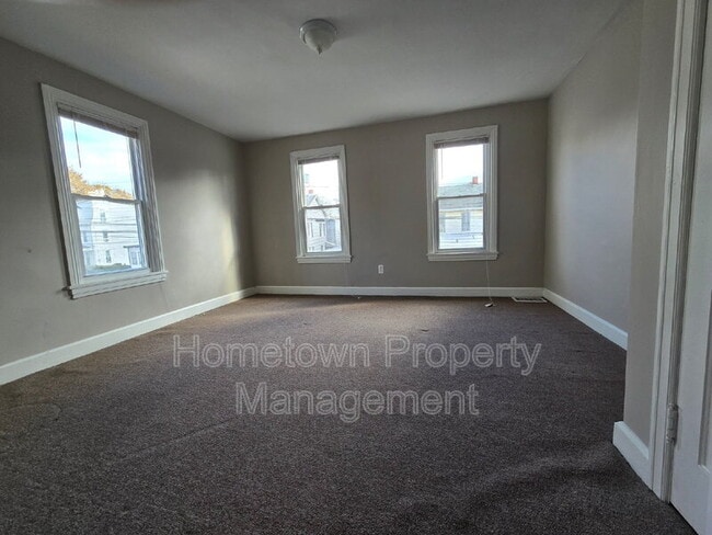 Photo - 209 Lincoln St