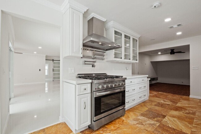 Photo - 561 SW 168th Terrace