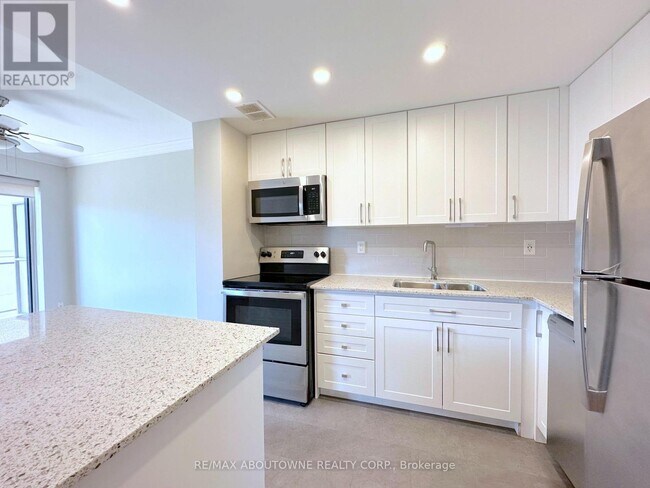 Photo - 135 Allan St