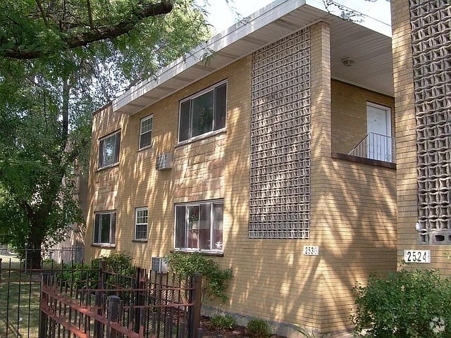 Building Photo - 2530 W Foster Ave Rental