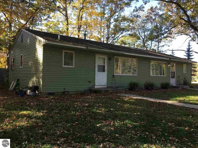Building Photo - Great location on Airport Rd Rental