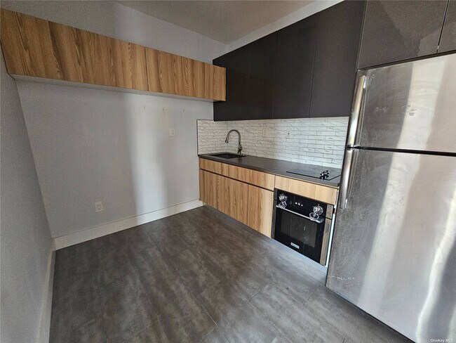 Photo - 2441 Dean St Apartment Unit 3