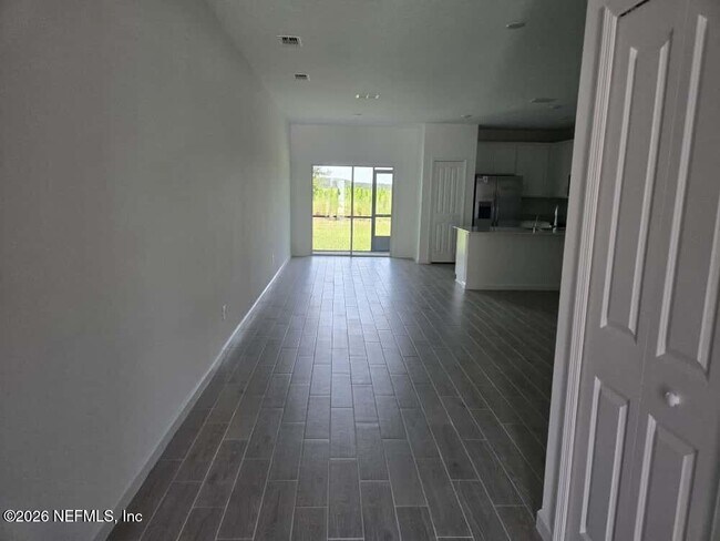 Photo - 198 Hubbard Bnd