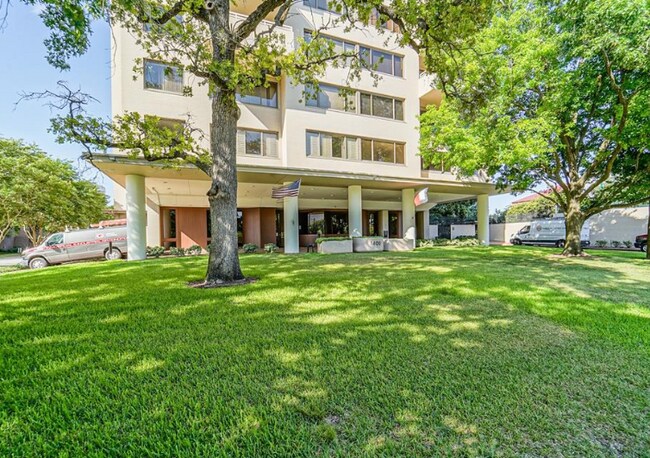 Photo - 1400 Hermann Park Dr Unidad 631.97