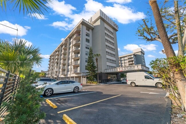 Building Photo - 16710 NE 9th Ave Unit 408