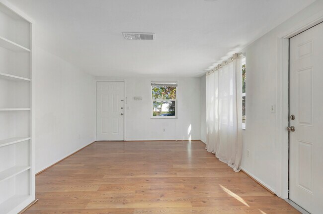 Photo - 617 Lyndhurst St