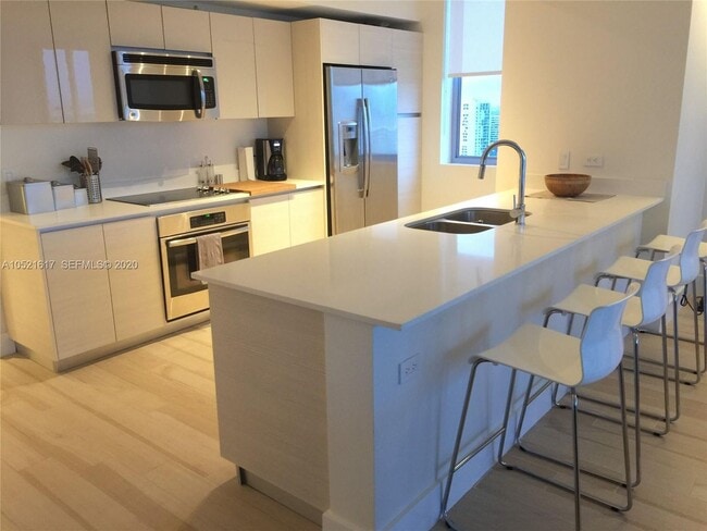 Building Photo - 2600 E Hallandale Beach Blvd