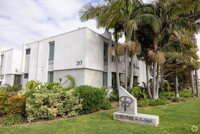 Building Photo - 2-bed, 2-bath 972sqft condo, walking dista... Unit 206