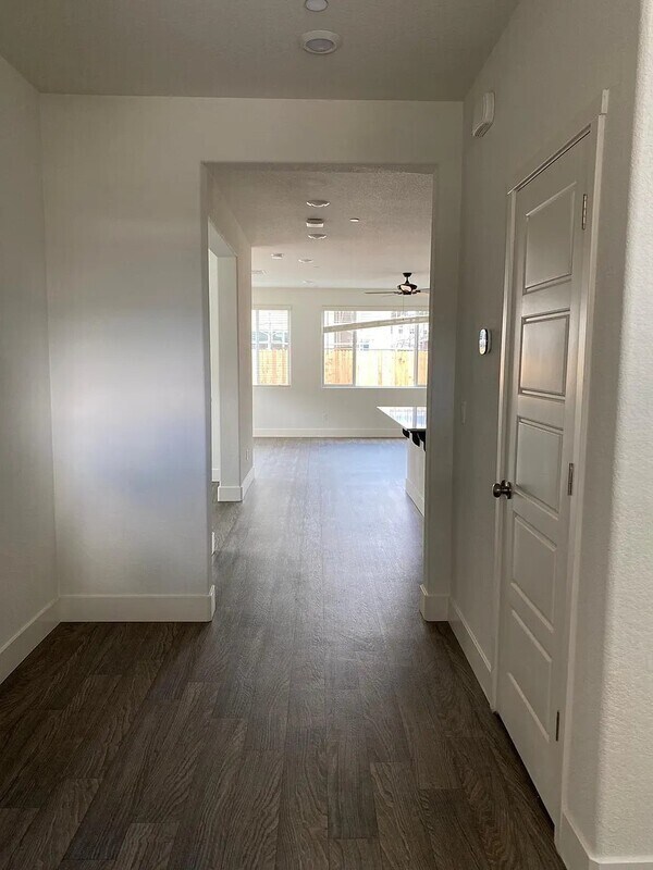 2454 Fidalgo Wy