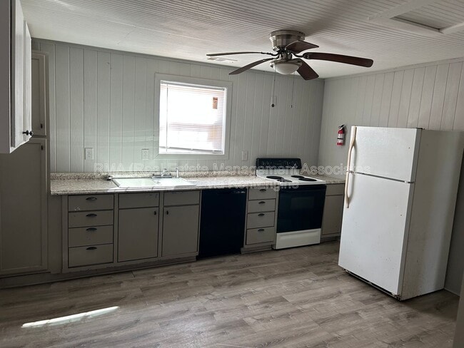 Photo - 740 E Chappell St