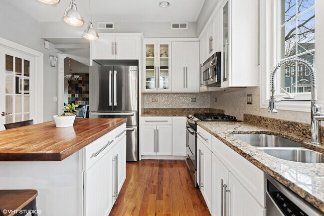 Photo - 3034 N Greenview Ave