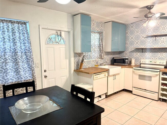 Photo - 1104 N 17th Ct Unit 105