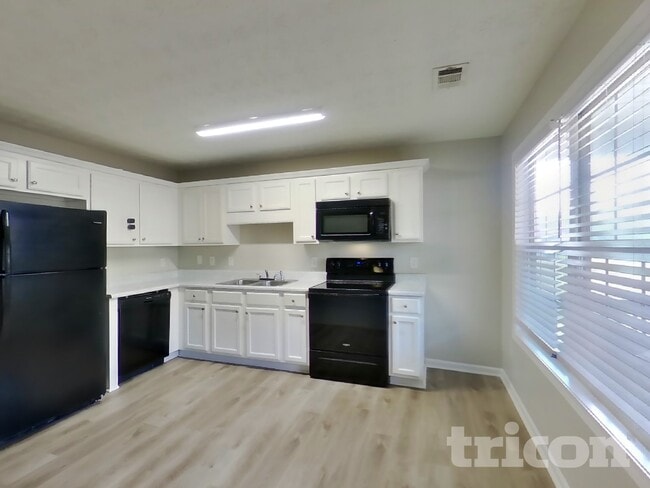 Photo - 40 Halley Ct