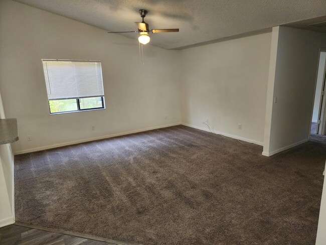 Photo - 211 Oakwood Blvd