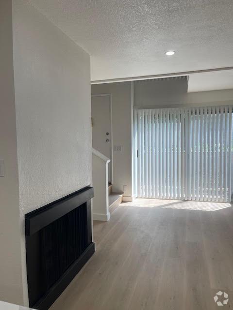 Building Photo - 374 Imperial Way Unit 6 Rental