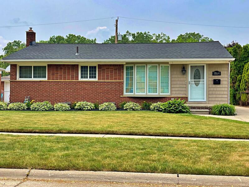 Photo - 1864 Pinetree Dr