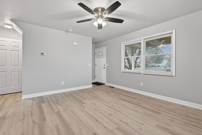 Photo - 115 Colonial Pkwy