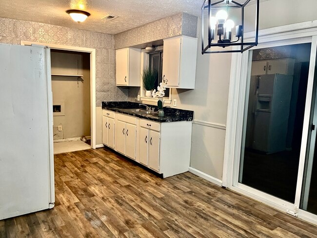 Photo - 1229 Venetian Cir