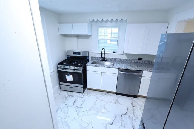 Photo - 961 Lawton St