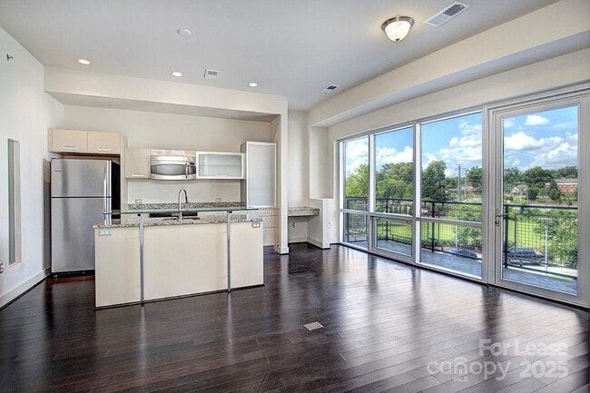 Photo - 1133 Metropolitan Ave Unit 217