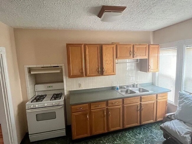 Building Photo - 56 William St Unit 3R