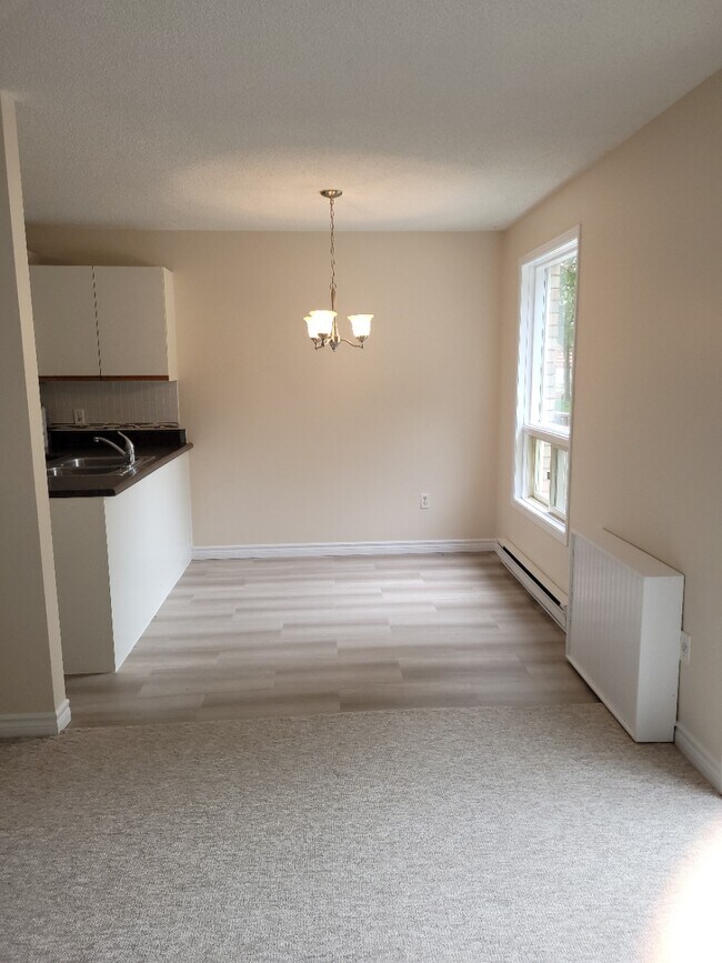 Photo - 176 Fergus St N