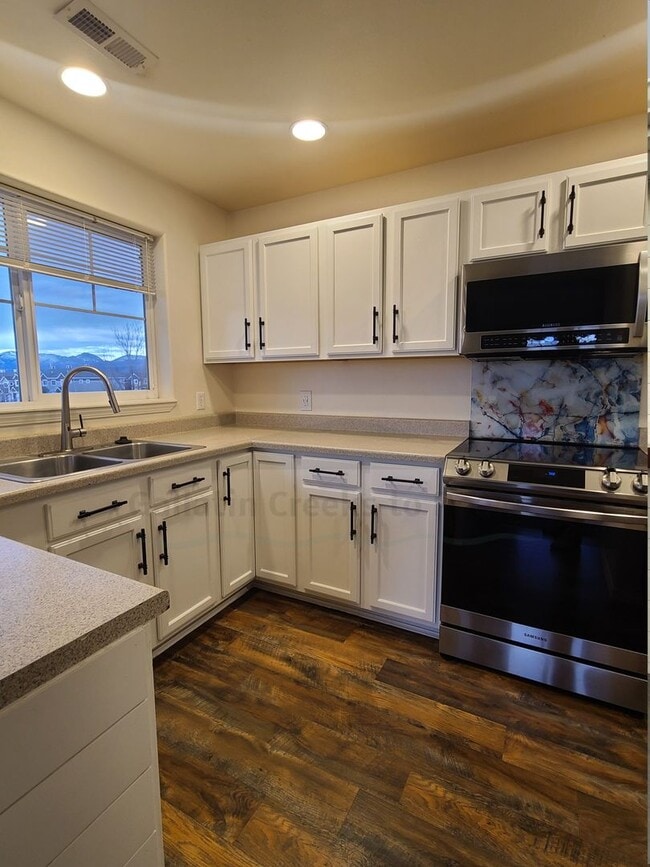 Building Photo - 1098 Longbow Ln Unit H