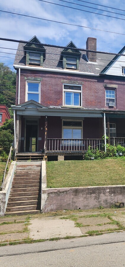 Photo - 442 Airbrake Ave House