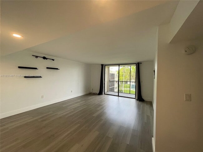 Photo - 8025 SW 107th Ave Unidad 323 Rental