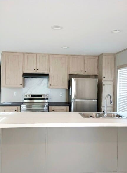 115 Mobile Ln
