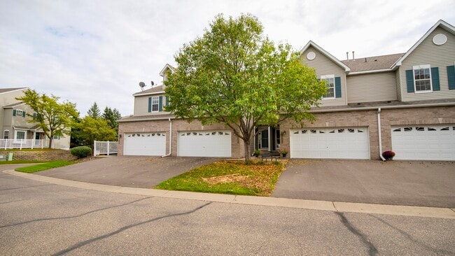 Building Photo - 15250 Florist Cir Unit 15250