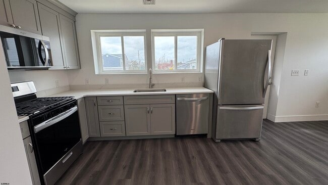 Photo - 566 N Elberon Ave