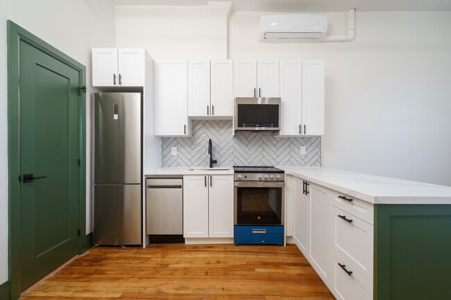 Photo - 72 James St N Unit 407