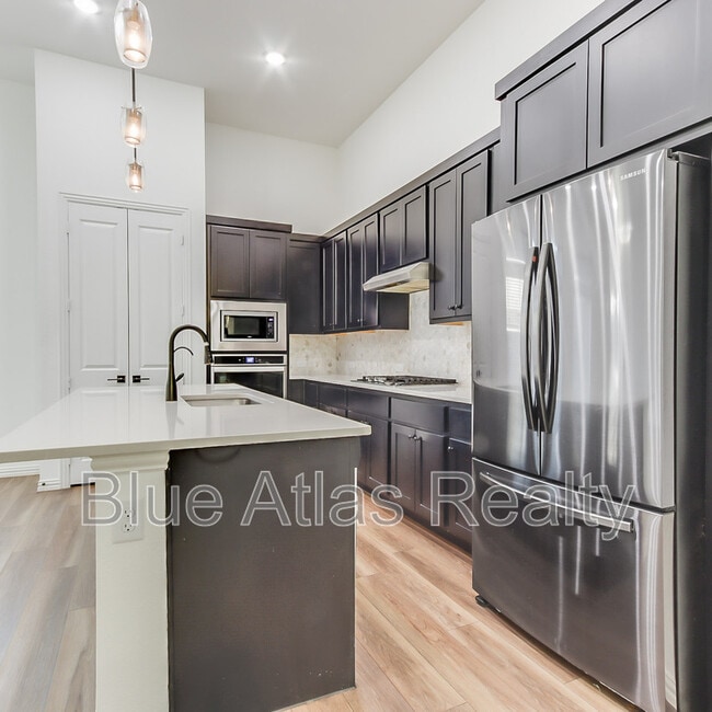 Photo - 235 Woodson St