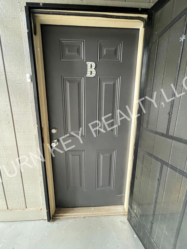 Photo - 408 Skyview Dr