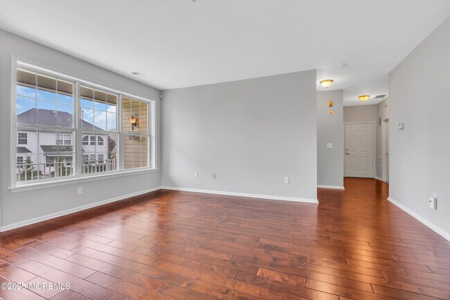 Photo - 694 St Andrews Pl