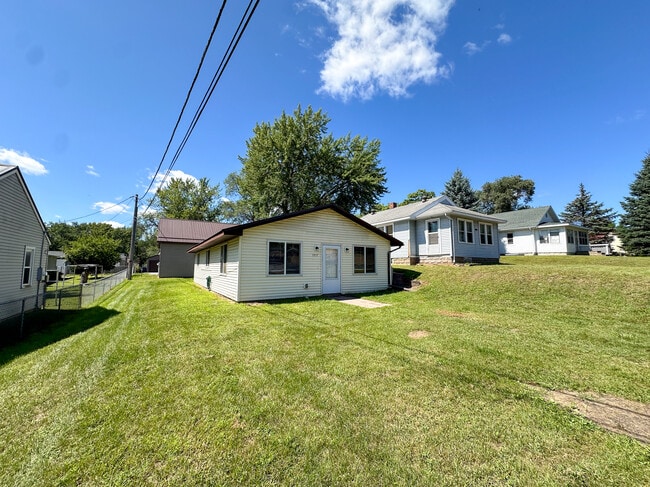 Photo - 1317 La Crescent St