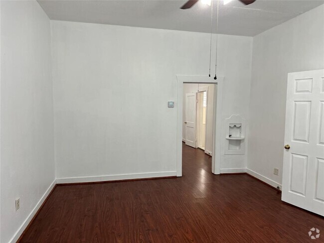 Building Photo - 712 Harrington St Rental