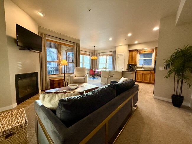 6008 St Moritz Dr Unit J