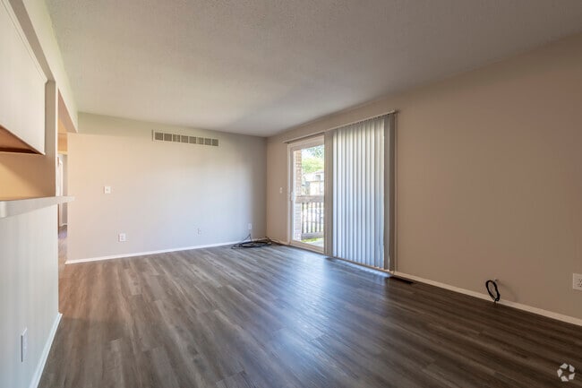 2BR, 1BA - 862SF - Living Room