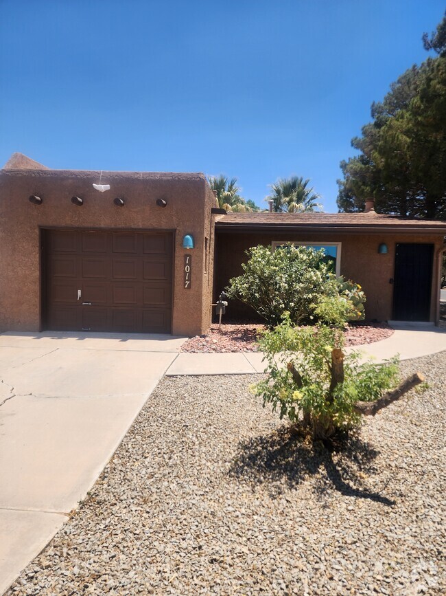 Building Photo - 1017 Galvan Dr Rental