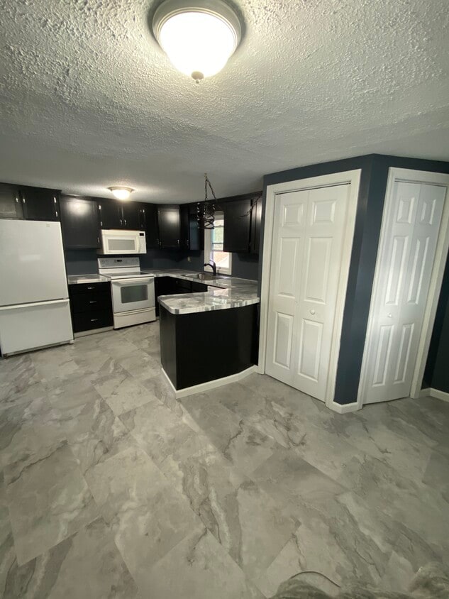 Photo - 15 Bradley St (Naugatuck, CT)